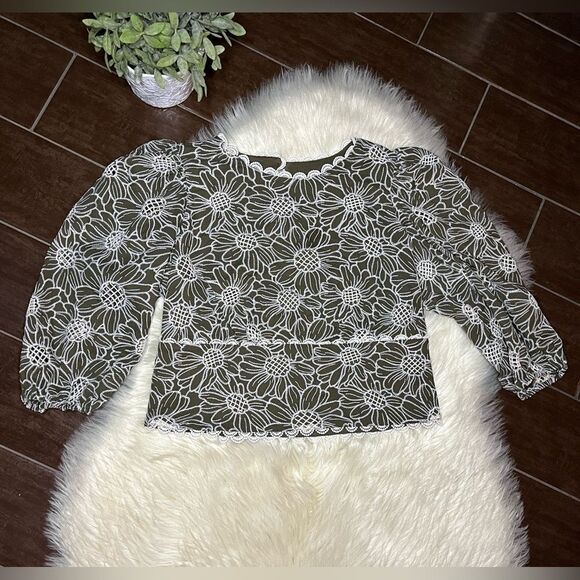 Express olive green embroidered eyelet open back bubble sleeve blouse sz Large - Picture 2 of 10